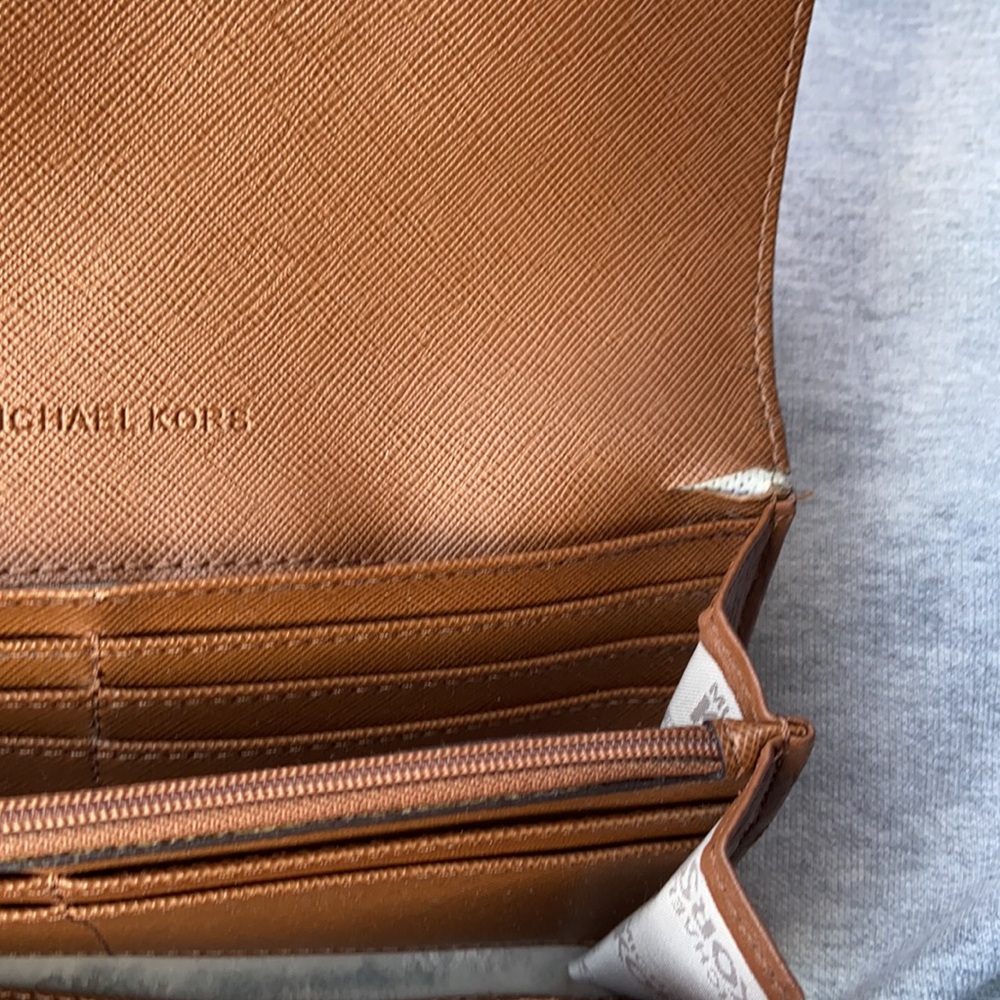 Michael Kors brown leather wallet. - Picture 6 of 7